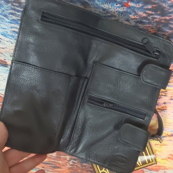 Bugatti leather pouch NWT - Picture 6 of 7